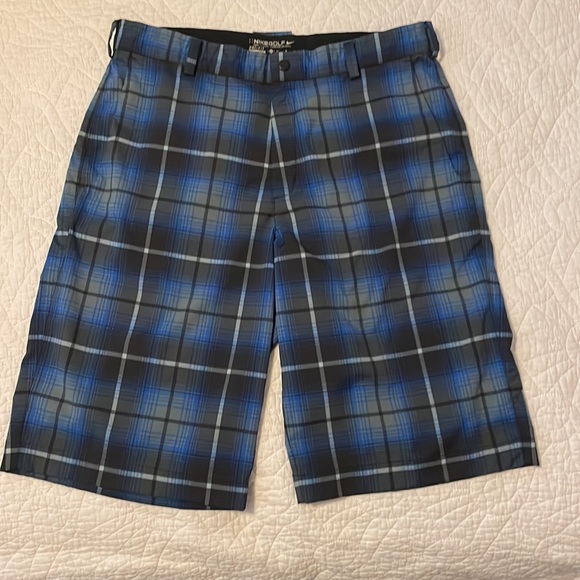 NIKE•GOLF SHORTS•DRI-FIT•MENS 32 - Picture 2 of 6